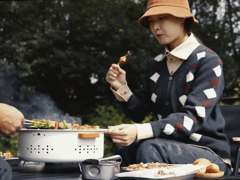 🍢 Mini Barbecue Portable Blanc avec Poignée en Bois | 31 x 31 x 13,5 cm