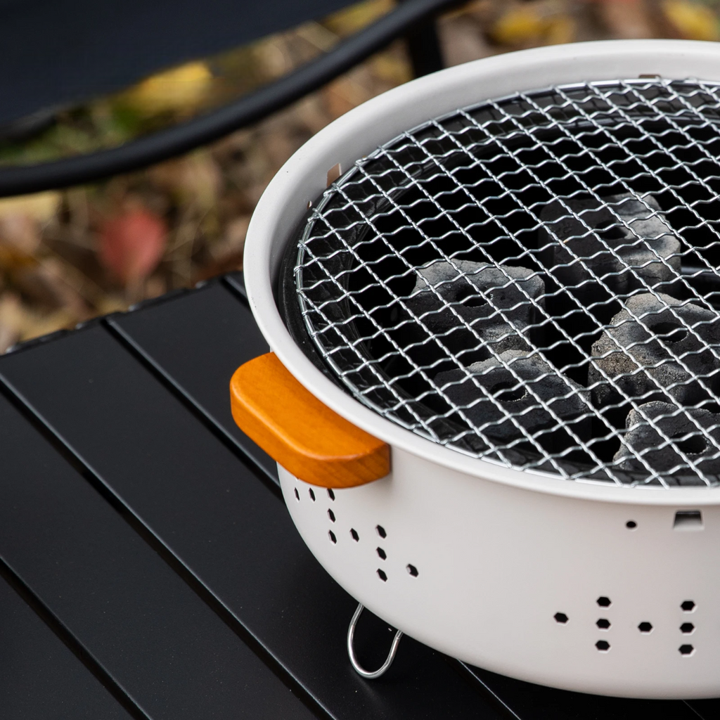 🍢 Mini Barbecue Portable Blanc avec Poignée en Bois | 31 x 31 x 13,5 cm