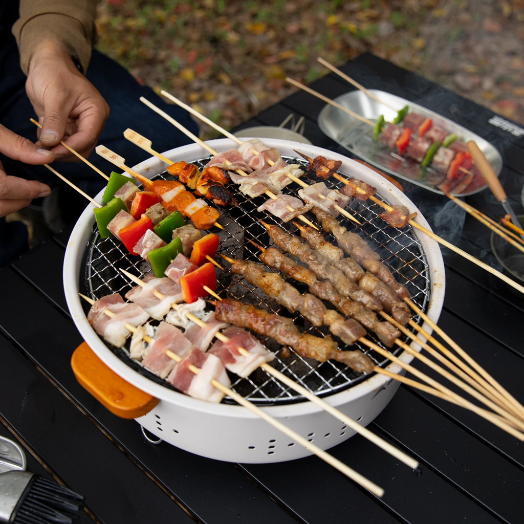 🍢 Mini Barbecue Portable Blanc avec Poignée en Bois | 31 x 31 x 13,5 cm